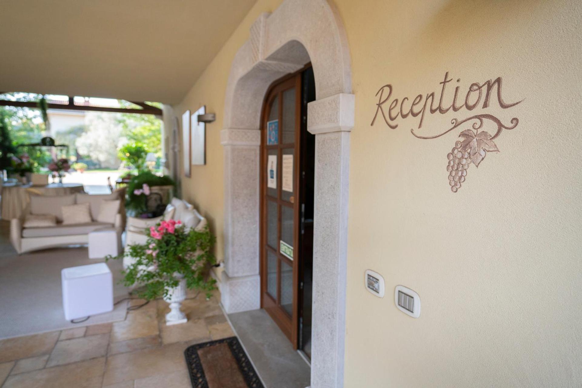 Wine Resort Luisa Mariano del Friuli Buitenkant foto